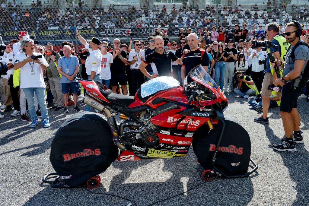 ULTIMO GIRO DI GIOSTRA PER IL CIV A IMOLA IN MEMORIA DI LUCA SALVADORI 19 Ricordo Luca 05 2