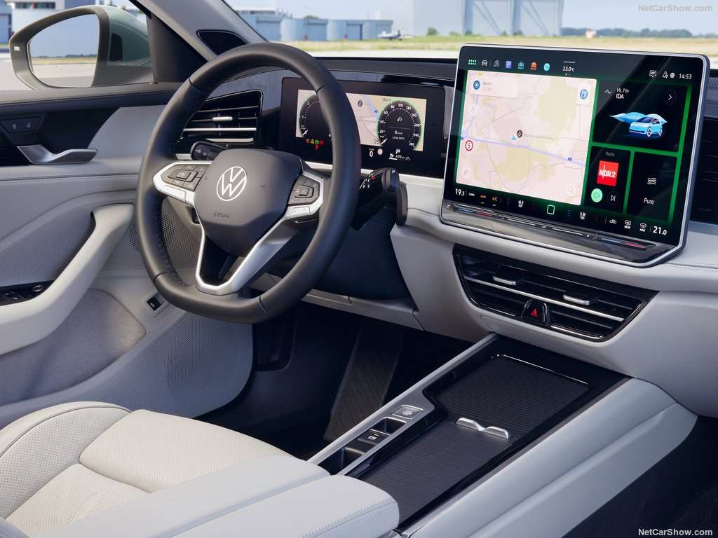 Test Drive: Volkswagen Passat Variant, 1.5 eTSI e 2.0 TDI, la classe operaia va in paradiso ma non gratis! 2 Volkswagen Passat Variant 2024 1024 48