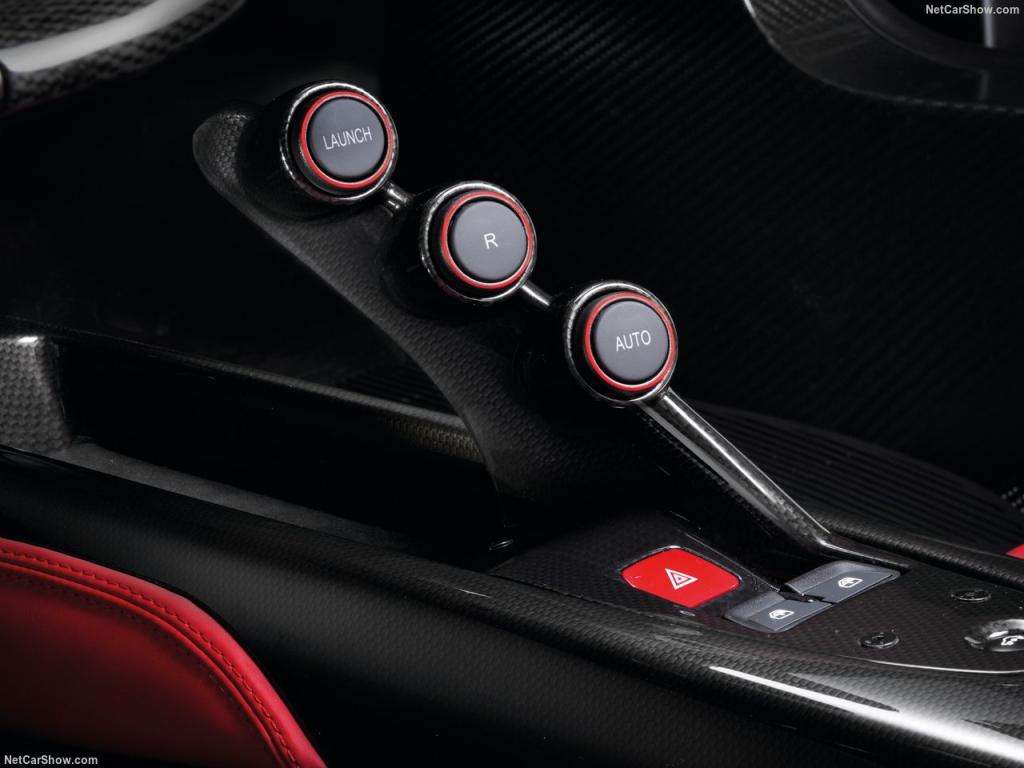 Auto Iconiche: LaFerrari, la prima Ipercar ibrida V12 della storia di Maranello. 2 Ferrari LaFerrari 2014 1280 c6eddf85f7d107a8611e09bb71b6ba01ab