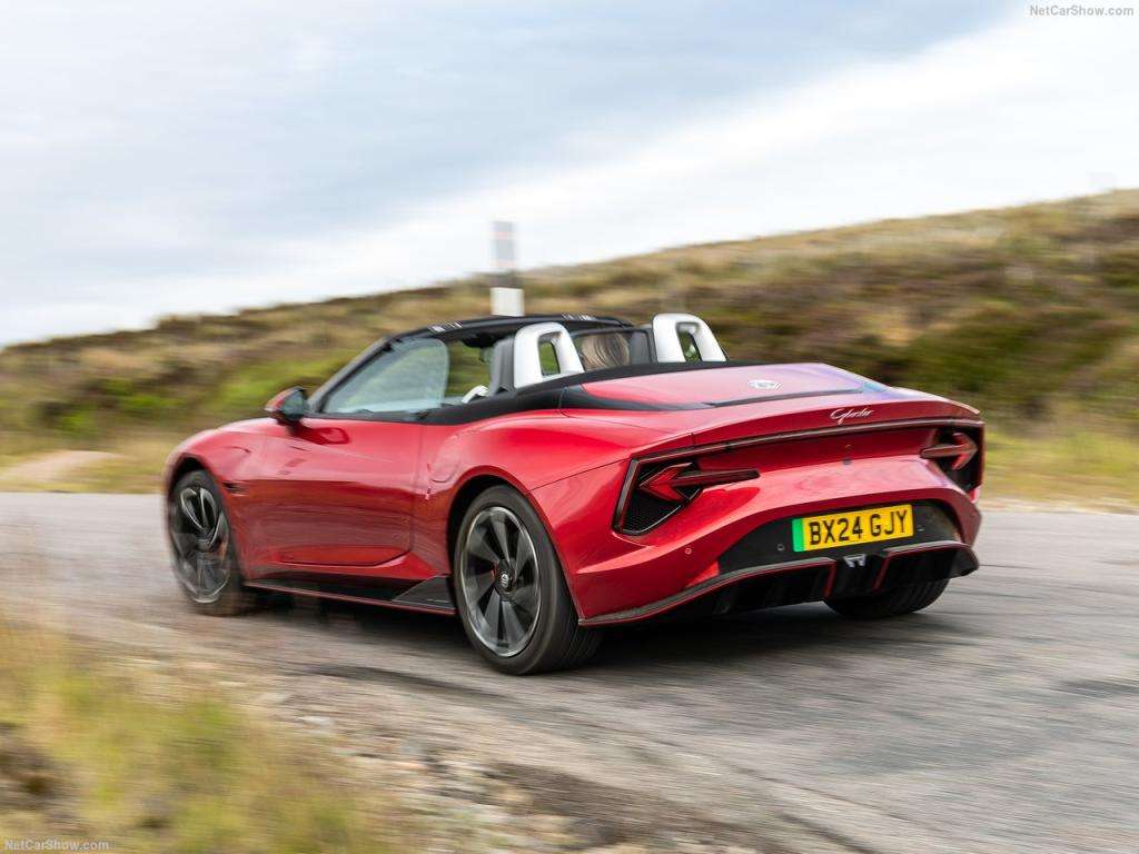 Auto Notizie: MG Cyberster, La Nuova Frontiera delle Sportive Elettriche. 3 MG Cyberster 2025 1280 f7df80fc51d8b68abd1dd1def26d14aafc