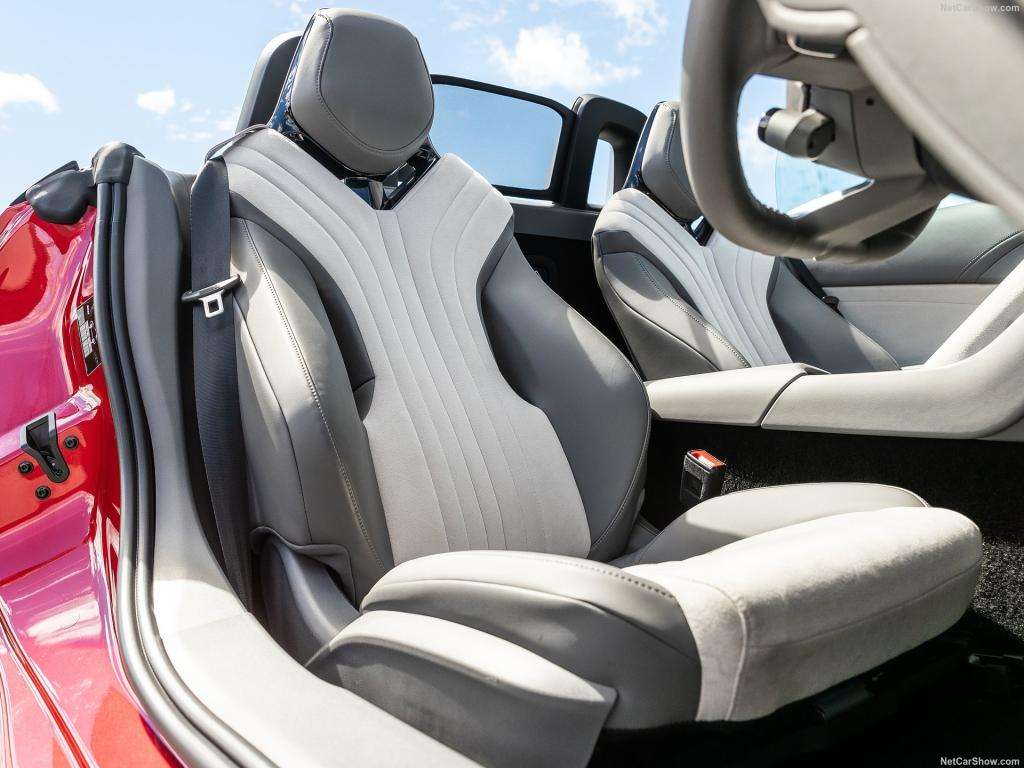 Auto Notizie: MG Cyberster, La Nuova Frontiera delle Sportive Elettriche. 4 MG Cyberster 2025 HD 5c2595fb1b8cda26929814d8e0d593d718dc61991