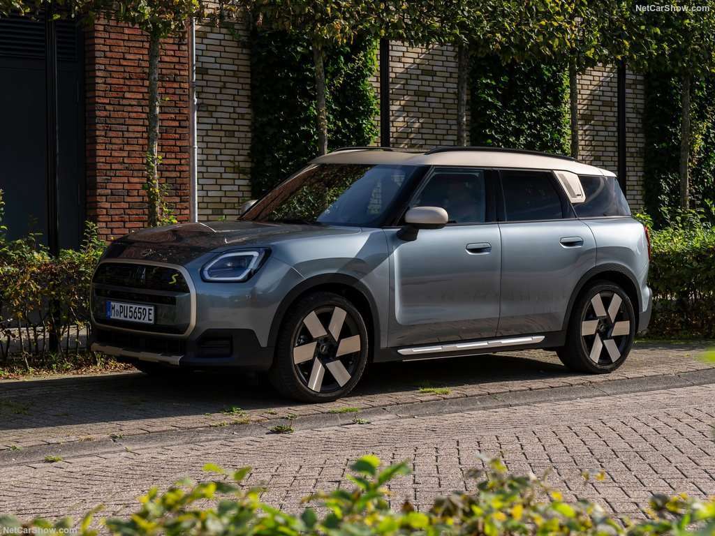 Test Drive: Mini Countryman 1.5 MiHEV 170cv, evolve stile e tecnologia con qualche compromesso di troppo 1 Mini Countryman SE ALL4 2024 1024 01