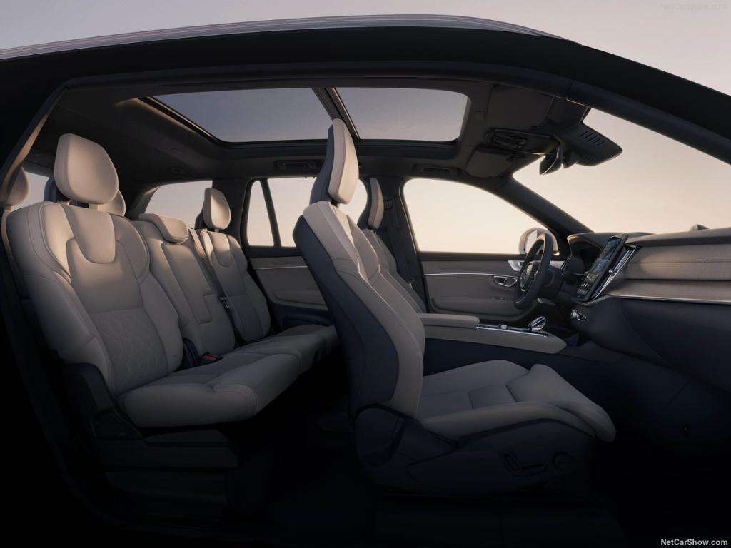 Guida all'acquisto: Volvo XC90. Eleganza, Tecnologia e Sostenibilità per il SUV di Lusso 1 Volvo XC90 2025 1280 85989b2c46814092018343cee1c3fea43a