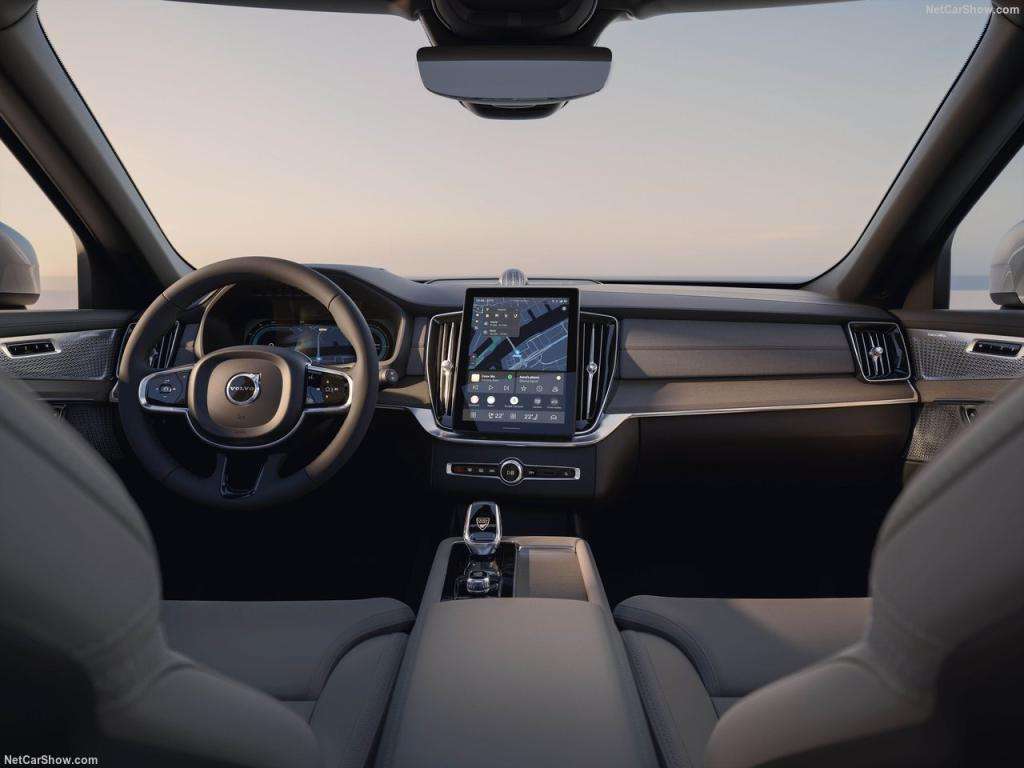Guida all'acquisto: Volvo XC90. Eleganza, Tecnologia e Sostenibilità per il SUV di Lusso 2 Volvo XC90 2025 1280 c4c06ae121eec0e2a6679d82e1ced3834d