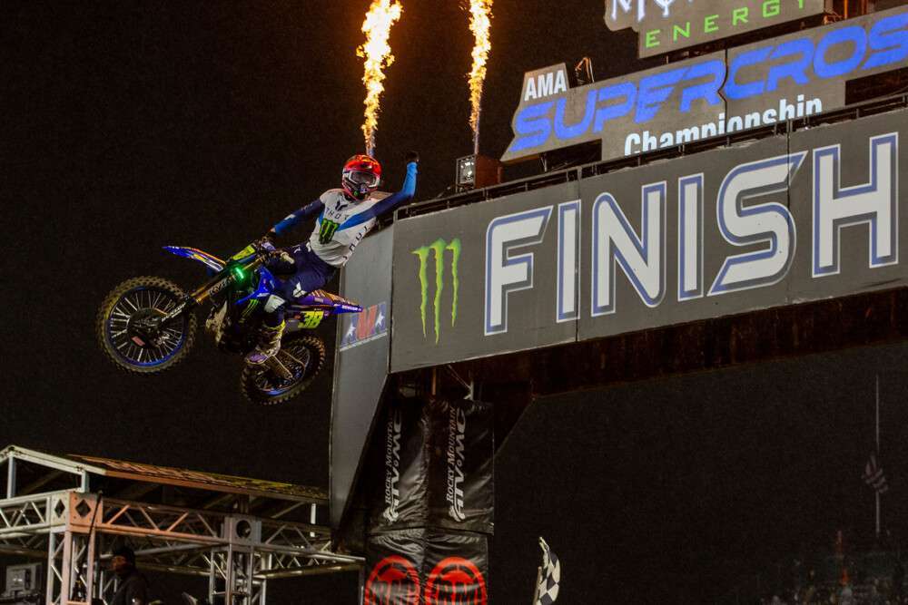 AMA Supercross: ad Anaheim 2 vince Lawrence. Roczen tabella rossa 1 Haiden Deegan Anaheim 2 2025