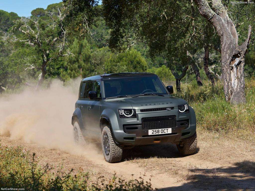 Auto Notizie: Land Rover Defender OCTA, Una Sfida nel Mercato del Lusso Off-Road 4 Land Rover Defender Octa 2025 1280 573b1b05406a7bc4e4affb2b009037553c