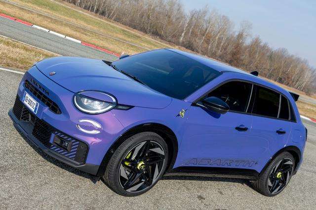 Auto Notizie: Abarth 600e, la nuova era elettrica dello Scorpione 2 small 3
