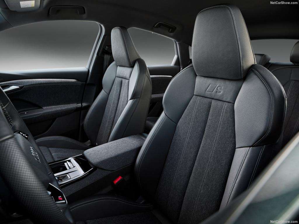 Auto Notizie: Audi Q6 Sportback e-tron, Potenza, Design e Tecnologia sportiva 4 Audi Q6 Sportback e tron 2025 1280 96e0222763c8e0f58b207ee7517fa6f27c