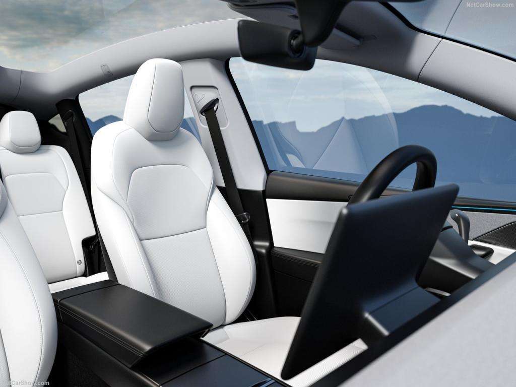 Guida all'Acquisto: Tesla Model Y, innovazione con più prestazioni 2 Tesla Model Y 2025 1280 04a3afd54d6b004b53068c04e14e4e3c3b