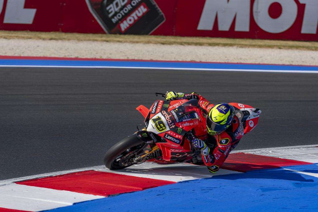 Bulega in pole a Misano, ma scintille in pista con Iannone e Petrucci 2 DSC 6868