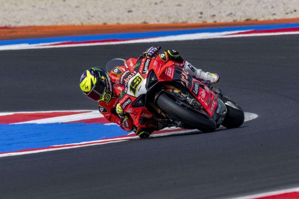 Bulega in pole a Misano, ma scintille in pista con Iannone e Petrucci 13 ITA 7195