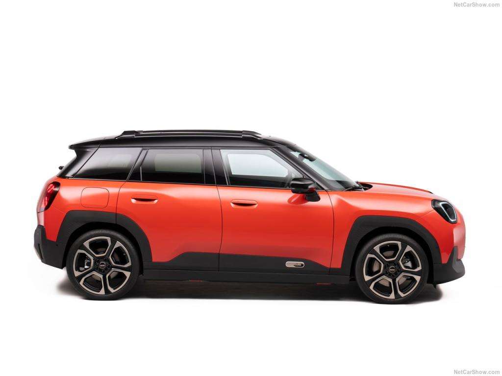 Auto Notizie: Mini Aceman, il nuovo SUV compatto elettrico del marchio inglese 1 Mini Aceman SE 2025 1280 397b1213e55aae95af8f2c98446ed4b80b