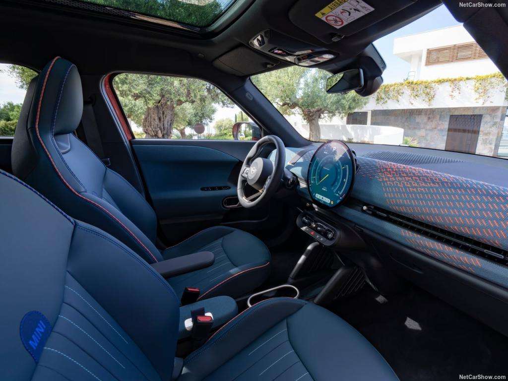 Auto Notizie: Mini Aceman, il nuovo SUV compatto elettrico del marchio inglese 4 Mini Aceman SE 2025 1280 fecb7ea7ea55eb6430ecc07a753beb9d29