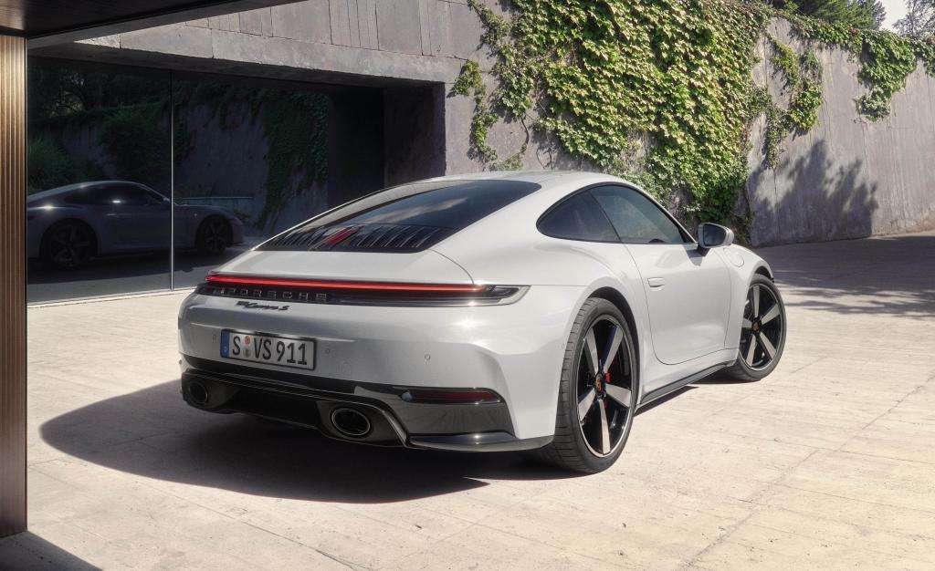 Auto Notizie: Porsche 911 Carrera S, equilibrio perfetto tra sportività e raffinatezza 1 porsche 911 carrera s 992 facelift 3