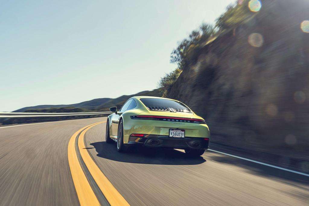 Auto Notizie: Porsche 911 Carrera S, equilibrio perfetto tra sportività e raffinatezza 4 porsche 911 carrera s 992 facelift 6