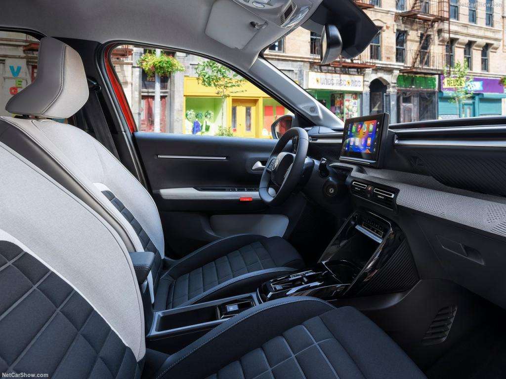 Guida all'acquisto: Citroën C3, da piccola berlina a crossover accessibile 1 Citroen e C3 2024 1280 95c2d6b2a5a2941647df97e1319a6983ea