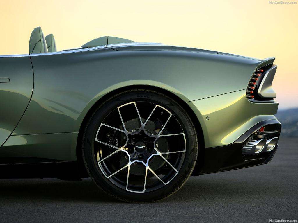 Auto Notizie: Aston Martin Vanquish Volante, la cabrio V12 da 835 CV che sfida Ferrari 2 Aston Martin Vanquish Volante 2026 1280 0602b6bb4e24d54cfd0f3d0571f7c5665e