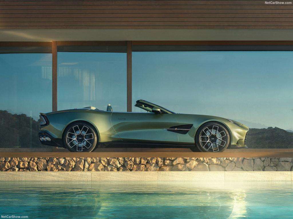 Auto Notizie: Aston Martin Vanquish Volante, la cabrio V12 da 835 CV che sfida Ferrari 1 Aston Martin Vanquish Volante 2026 1280 5e08cc633c9e9a380c96cf2f10183dbf1b