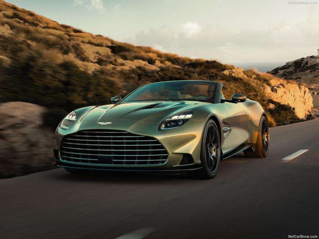 Auto Notizie: Aston Martin Vanquish Volante, la cabrio V12 da 835 CV che sfida Ferrari 3 Aston Martin Vanquish Volante 2026 1280 b2ec4f9e26b02ea68324e7b09027d5f208