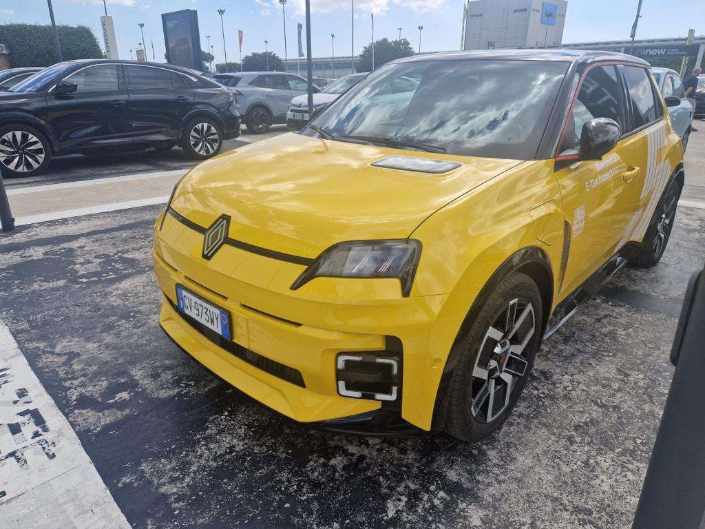 Test drive: Alpine A290 e Renault 5 Elettrica, Il fascino del passato, l’energia del futuro 5 Immagine WhatsApp 2025 08 11 ore 14.28.36 446a19a0