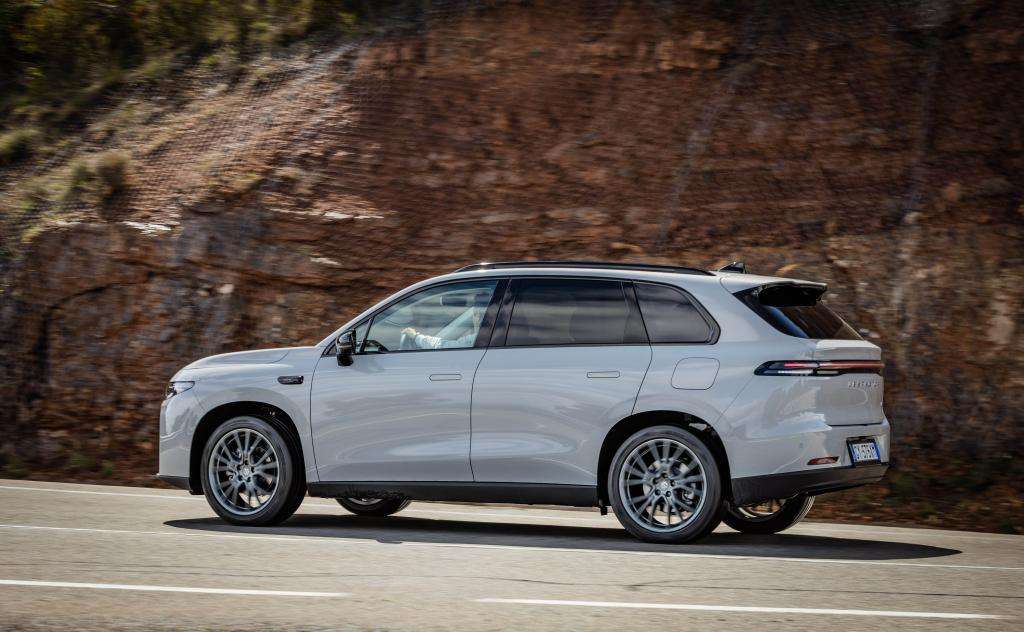 Guida all'acquisto: Leapmotor C10, il SUV cinese che sfida i big europei con stile, tecnologia e prezzo 2 dynamic 1