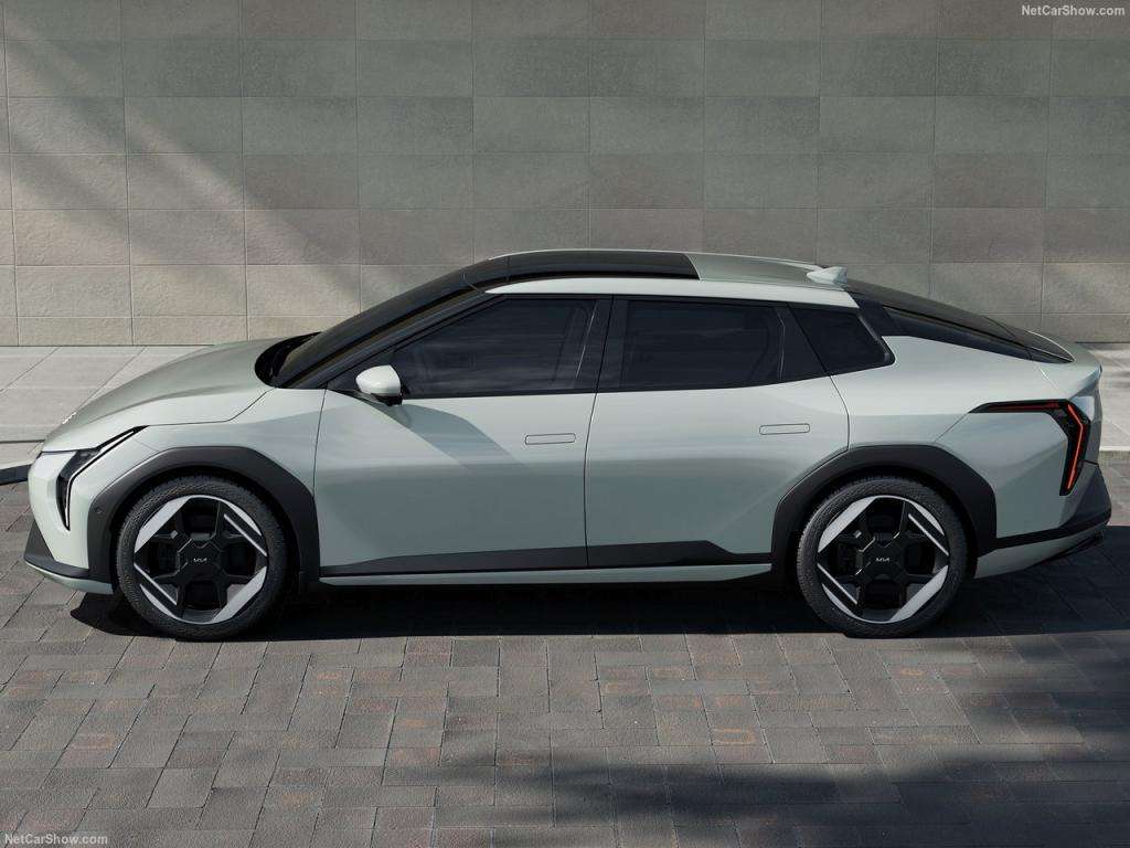 Auto Notizie: Kia EV4, la nuova compatta elettrica tra fastback e hatchback 1 Kia EV4 2026 1280 9ca46ab5369b69db9555ab6490ada4c5c7 1