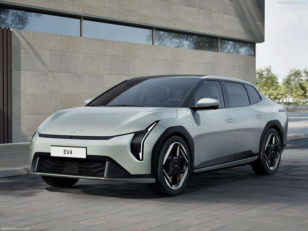 Auto Notizie: Kia EV4, la nuova compatta elettrica tra fastback e hatchback 5 Kia EV4 2026 1280 ae94fd4d1aa8ea1bed03b82e90fd476c1b