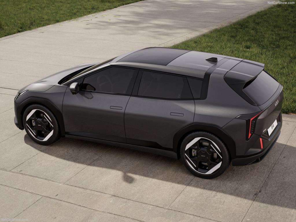 Auto Notizie: Kia EV4, la nuova compatta elettrica tra fastback e hatchback 2 Kia EV4 Hatchback 2026 1280 46edf1083f80acb85e38cf2b408758b50b