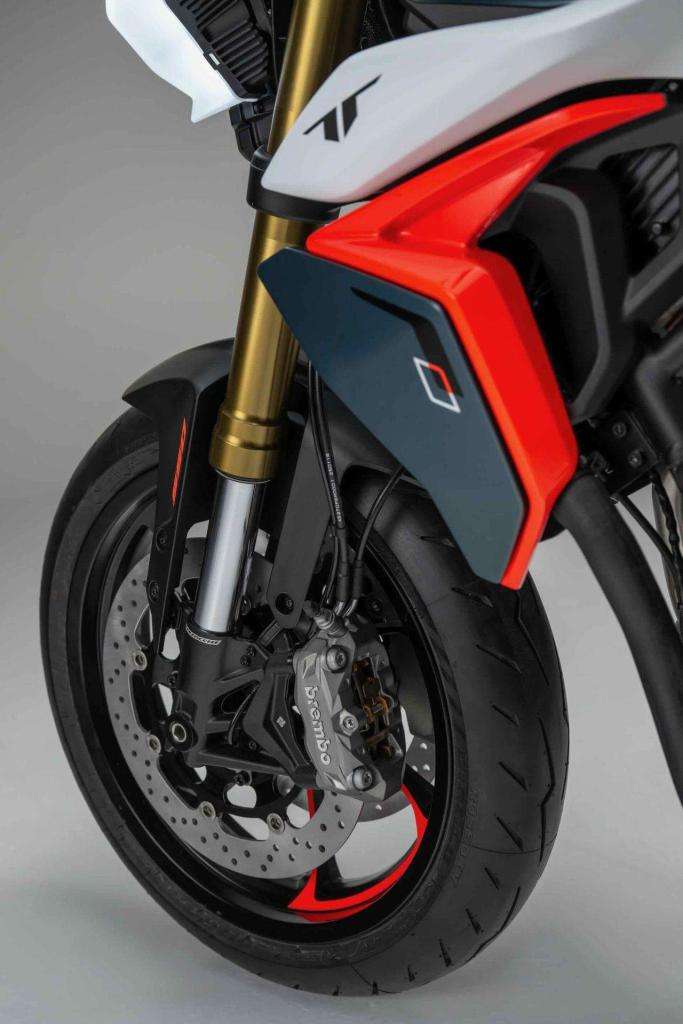 EICMA 2025: Benelli TNT 550, Il Ritorno della Naked Sportiva Italiana 6 Benelli TNT550 10