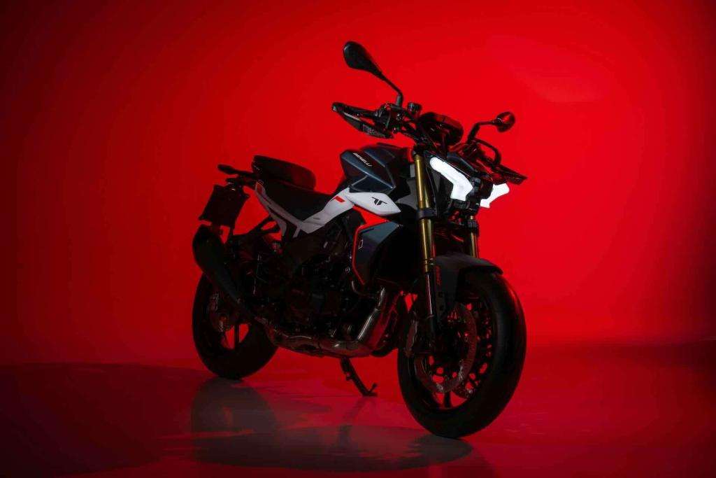 EICMA 2025: Benelli TNT 550, Il Ritorno della Naked Sportiva Italiana 7 Benelli TNT550 11