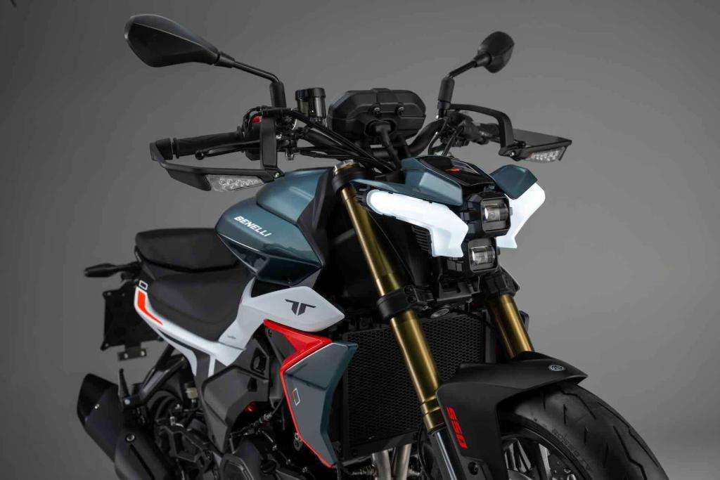 EICMA 2025: Benelli TNT 550, Il Ritorno della Naked Sportiva Italiana 1 Benelli TNT550 2