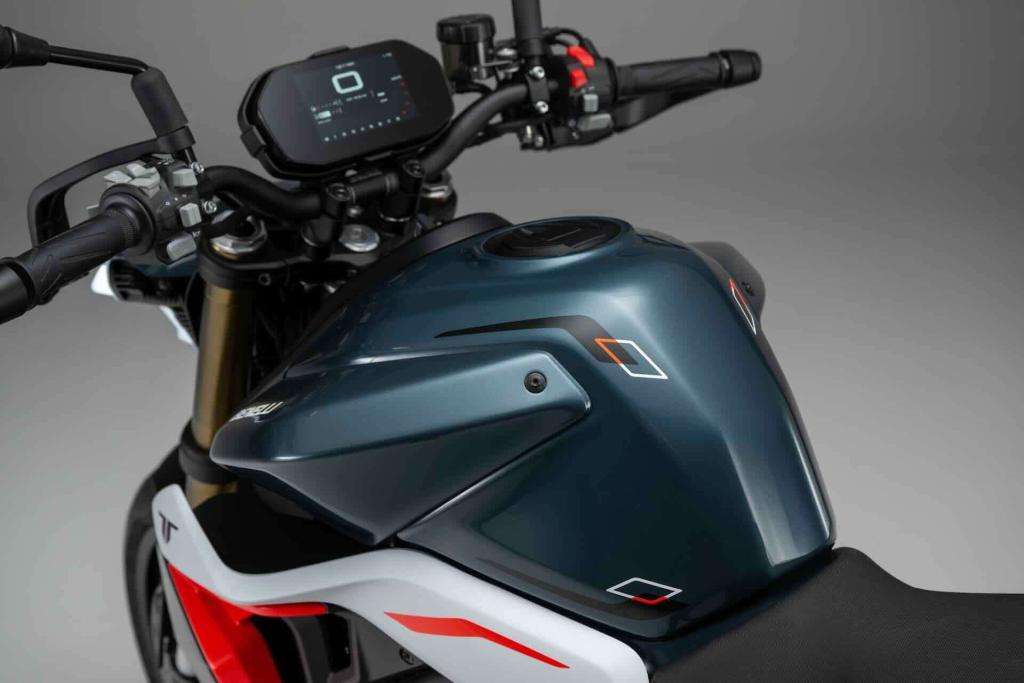 EICMA 2025: Benelli TNT 550, Il Ritorno della Naked Sportiva Italiana 5 Benelli TNT550 9