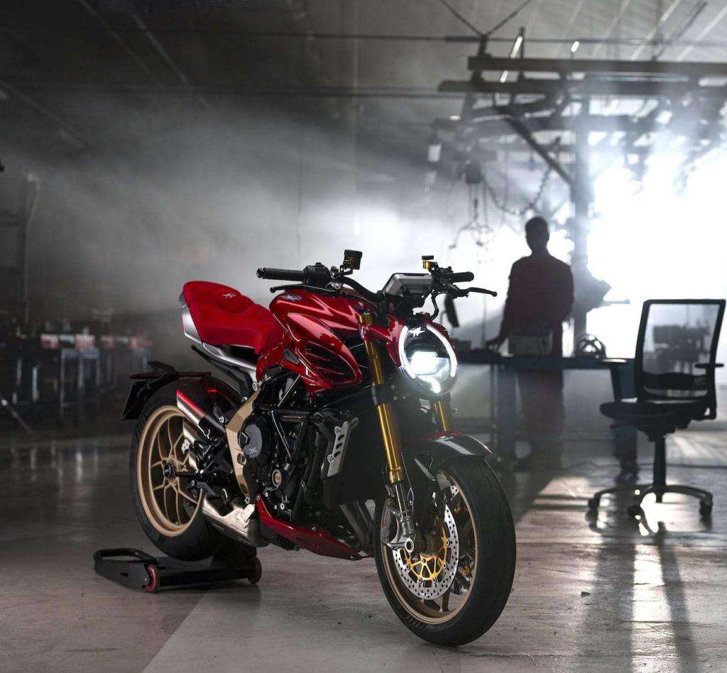 EICMA 2025: MV Augusta Brutale serie Oro, Il ritorno della leggenda naked 1 Brutale Serie Oro 2026