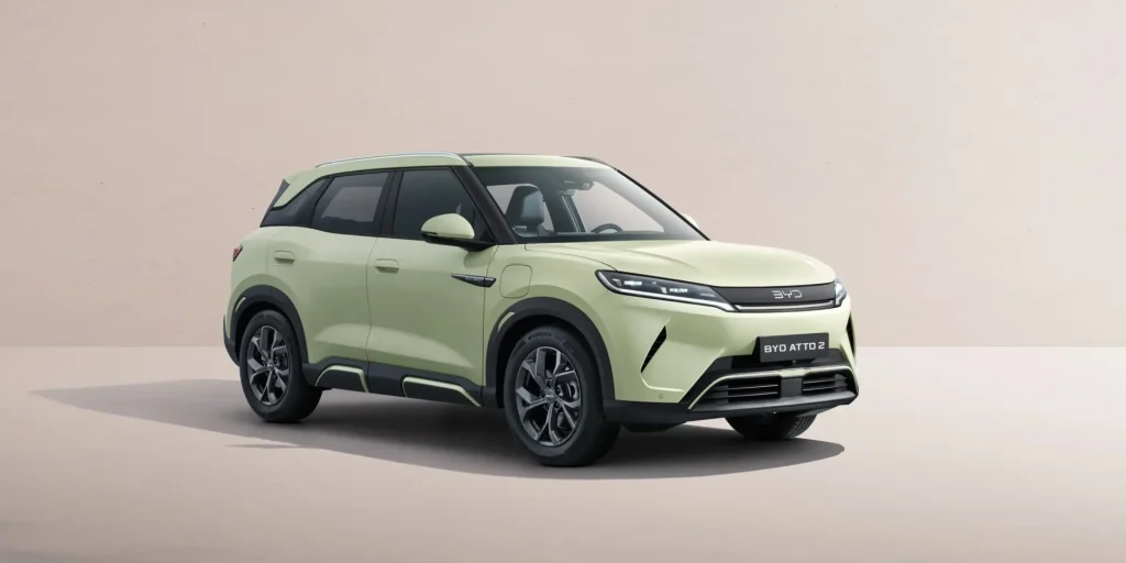 Auto Notizie: BYD Atto 2, la Crossover Compatta vuole riscrivere le Regole dell'Ibrido 1 byd atto2 exterior 01 l
