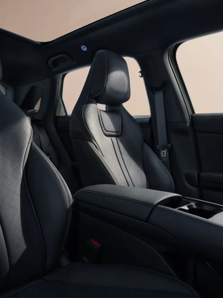 Auto Notizie: BYD Atto 2, la Crossover Compatta vuole riscrivere le Regole dell'Ibrido 3 byd atto2 interior 03 xl