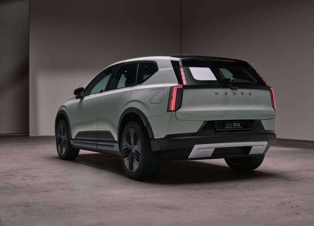Anteprima Auto: La Volvo EX60, il nuovo SUV di medio elettrico che ridefinisce gli standard della mobilità sostenibile 1 20251213 EX60 MEDIA 006