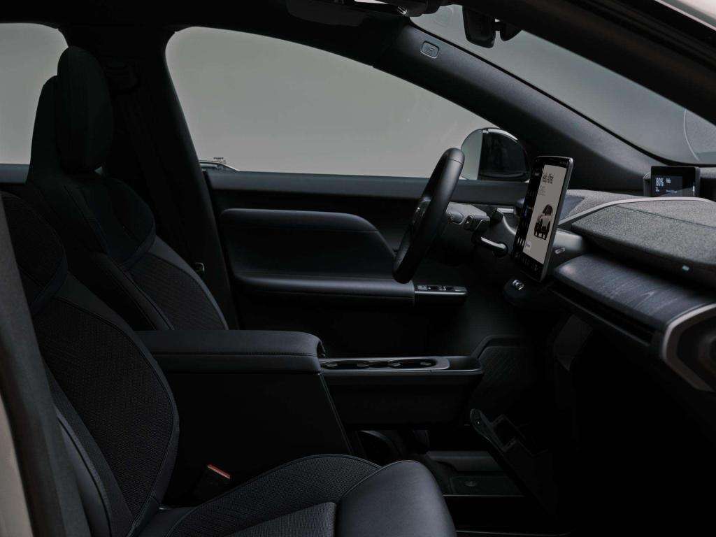 Anteprima Auto: La Volvo EX60, il nuovo SUV di medio elettrico che ridefinisce gli standard della mobilità sostenibile 3 20251213 EX60 MEDIA 039