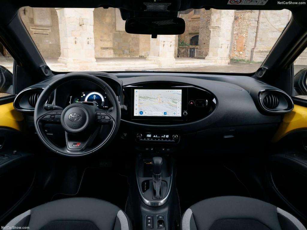 Guida all'acquisto: Toyota Aygo X, la citycar che punta in alto 4 Toyota Aygo X 2026 1280 7cb3950e051bb0bf9cd0a4ce25d0239828