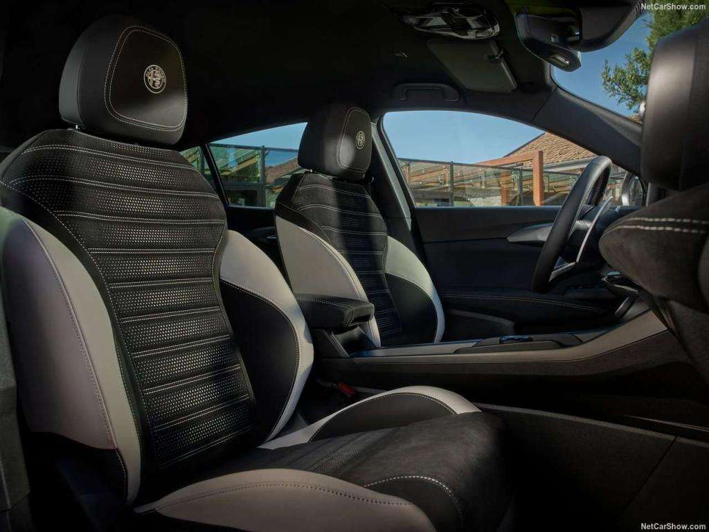 Guida all'acquisto Alfa Romeo Tonale: Ibrida e Diesel, Prezzi e confronti 2 Alfa Romeo Tonale 2026 1280 25b965a52546c8547cc76daa31424f9558