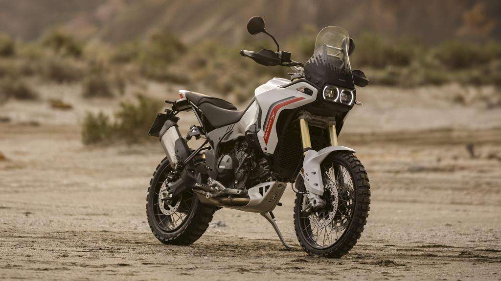 Ducati DesertX 2026: la seconda generazione dell’avventuriera italiana 1 MY26 V23D overview gallery mosaic 1920x1080 01