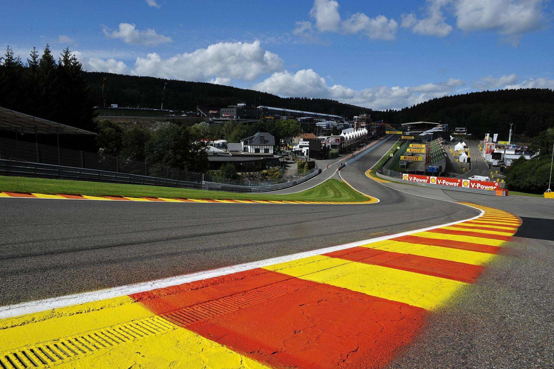 Asfalto tecnico da competizione in circuito europeo classico