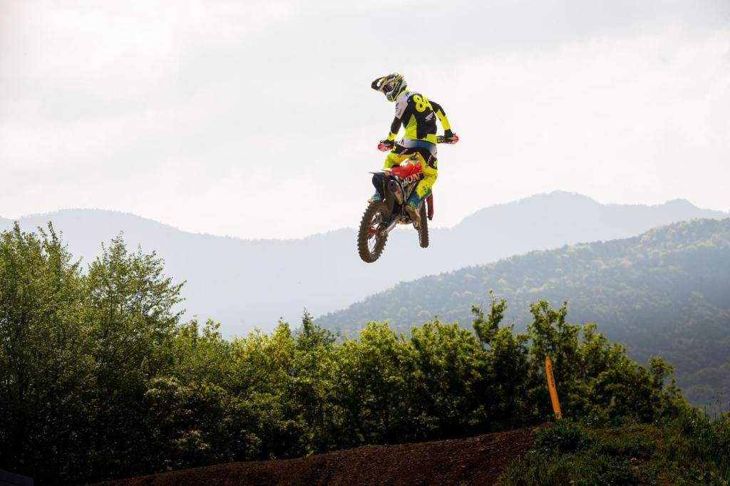 MXGP TRENTINO: Pioggia e spettacolo a Pietramurata, Herlings vince il GP, Sacha Coenen fa doppietta 22 FNM 2121