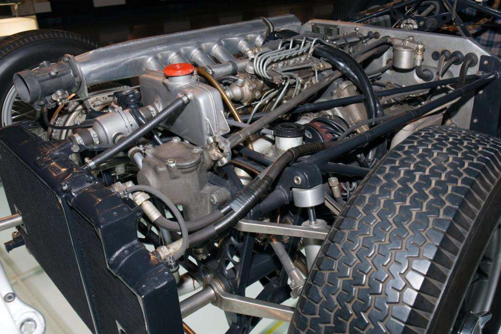Monoposto Leggendarie: Mercedes-Benz W196 R “Streamliner” 2 Mercedes Benz W196R exploded view front engine Mercedes Benz Museum