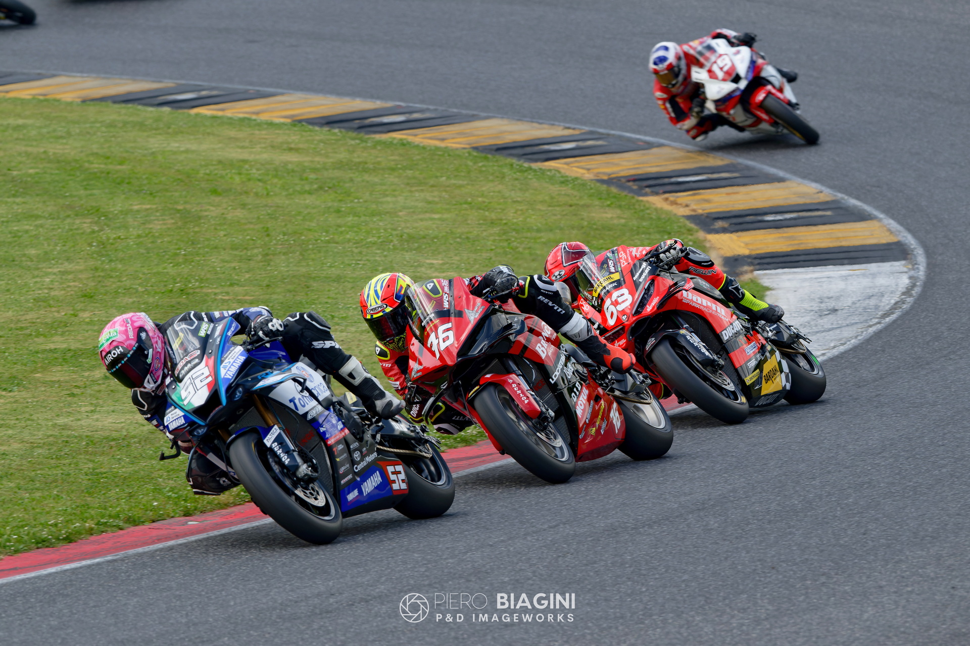 CIV Mugello: Pirro e Delbianco si dividono la Superbike, Antonelli e Fuligni protagonisti in Supersport 47 CIV R2 DB 52 01