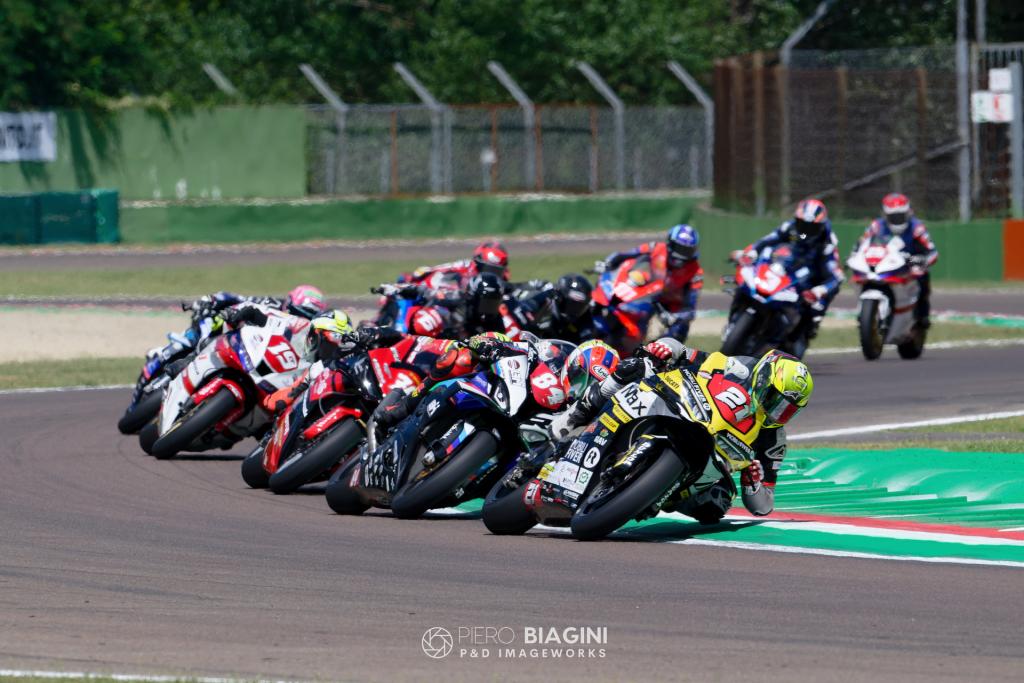 CIV Imola: Cavalieri e Mantovani protagonisti nel round Emilia-Romagna 10 CIV R3 IMOLA SBK Gara1 01