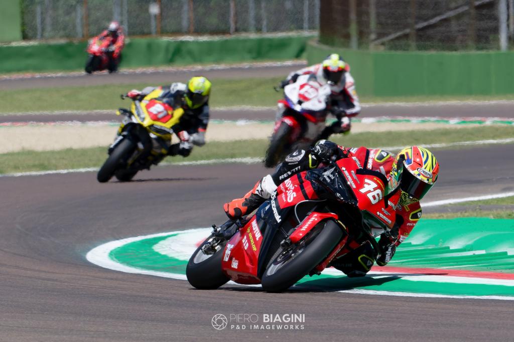 CIV Imola: Cavalieri e Mantovani protagonisti nel round Emilia-Romagna 11 CIV R3 IMOLA SBK Gara1 02