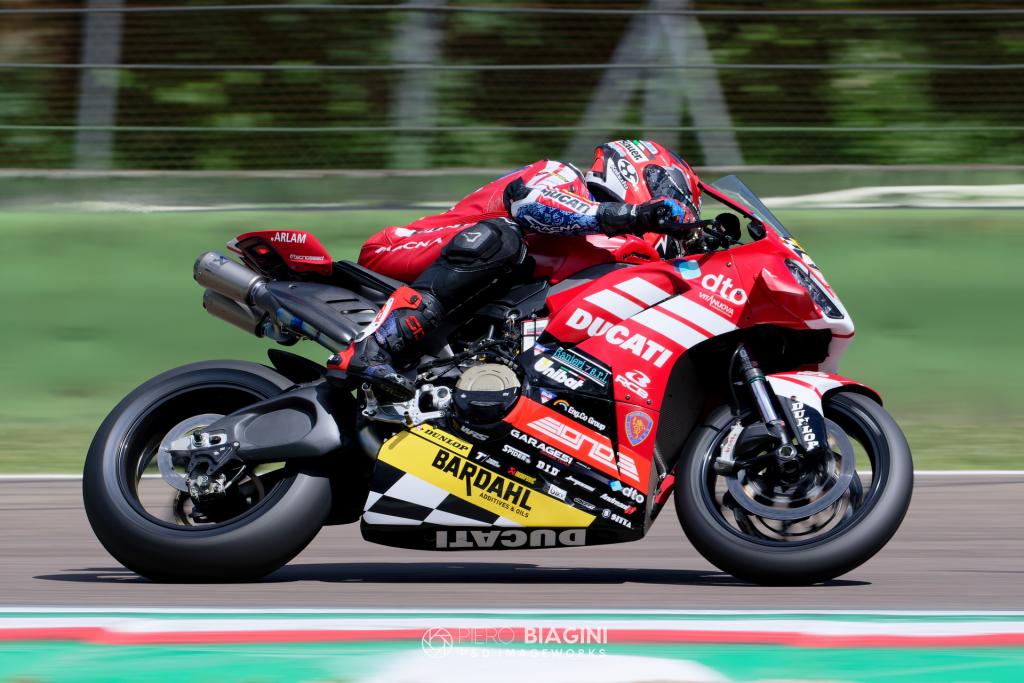CIV Imola: Cavalieri e Mantovani protagonisti nel round Emilia-Romagna 14 CIV R3 IMOLA SBK Gara1 05