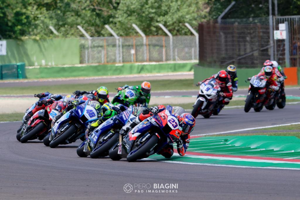 CIV Imola: Cavalieri e Mantovani protagonisti nel round Emilia-Romagna 15 CIV R3 IMOLA SS Gara1 01
