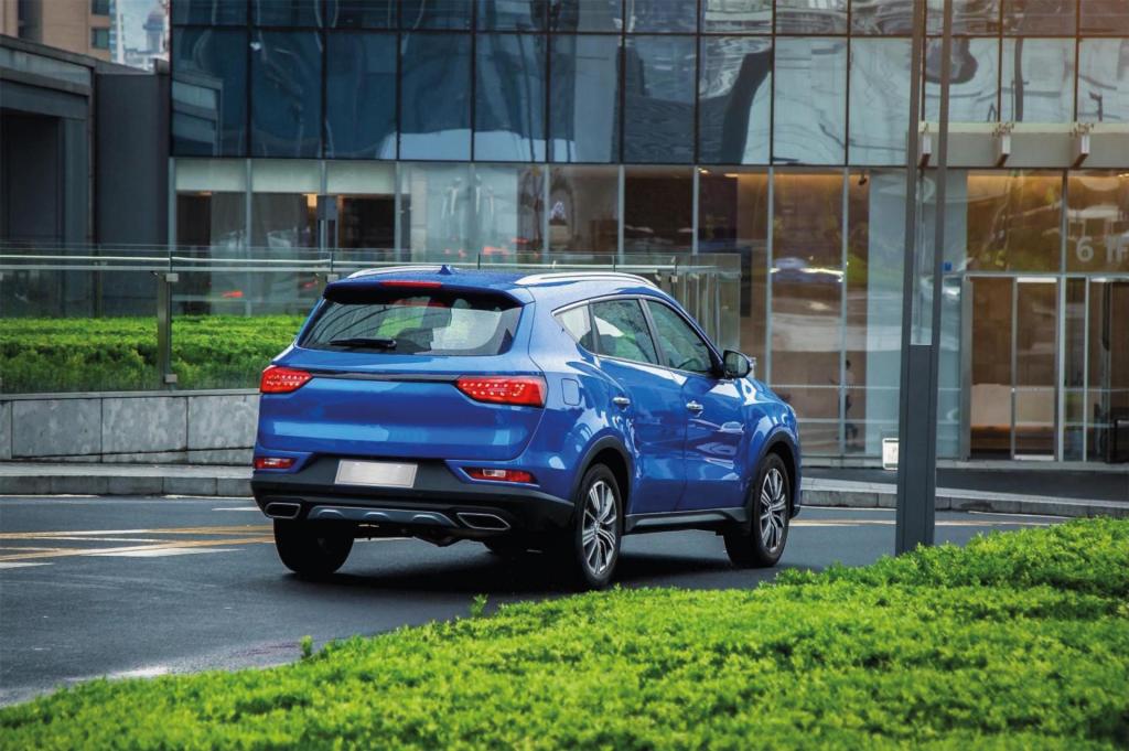 TEST DRIVE DFSK GLORY 580 GPL: IL SUV CINESE A 7 POSTI CHE PUNTA SU SPAZIO E RISPARMIO 3 GLORY 580 2 3