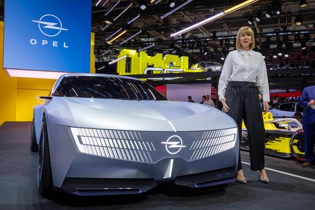 Mondial de l’Auto 2026: Opel STX Concept, l’elogio dell'auto bassa che fa batte ancora il cuore 1 640480 2